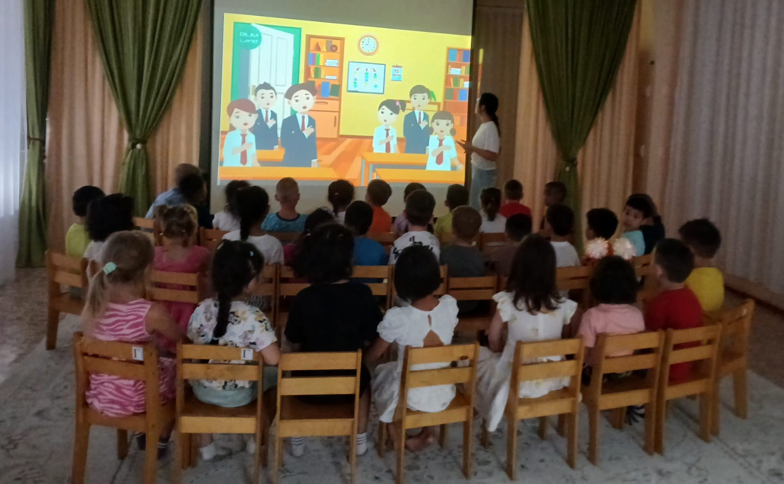 МЕМЛЕКЕТТІК РӘМІЗДЕР ТУРАЛЫ МУЛЬТФИЛЬМ ТАМАШАЛАУ.