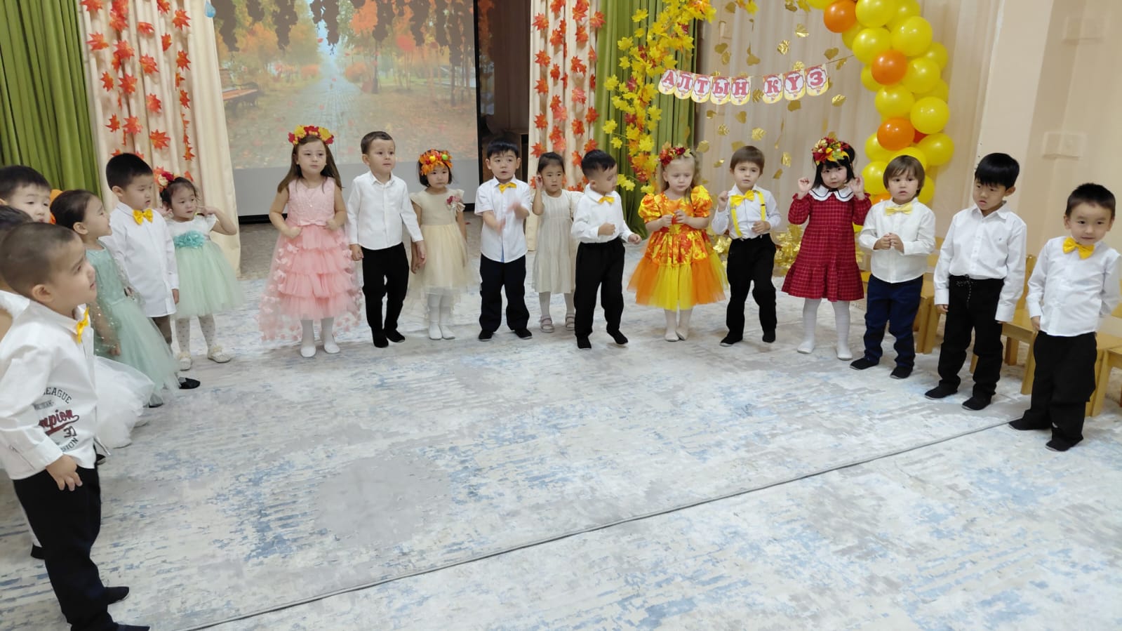 "Осень наступила" Старшая группа "Бабочка"