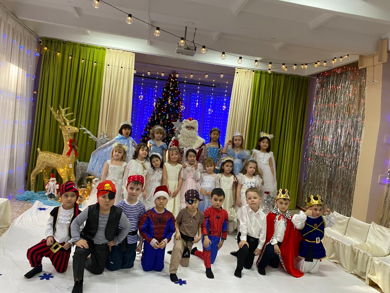 "Новогодняя сказка" Предшкольная группа "Дельфин"